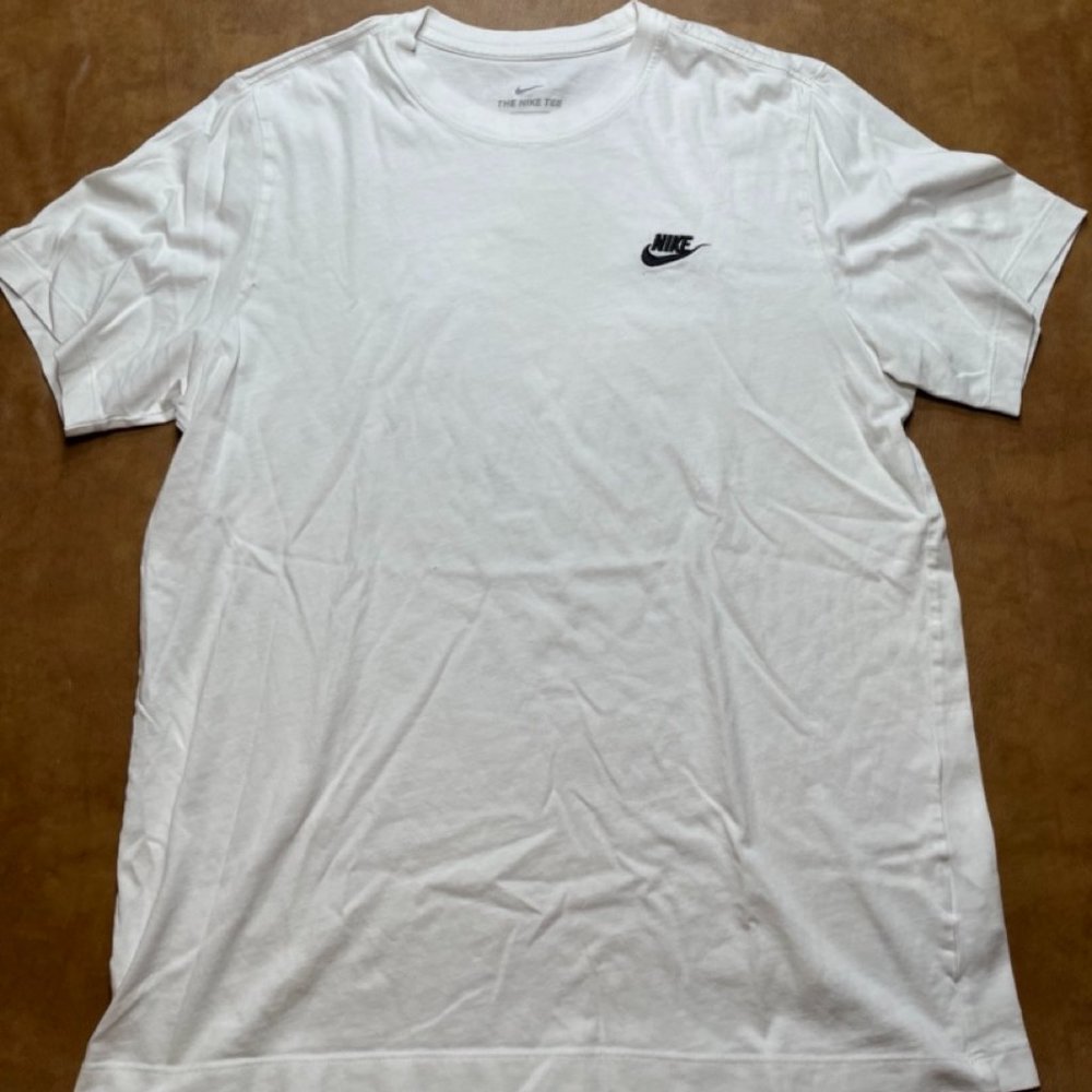 Nike - White Shirt - Large